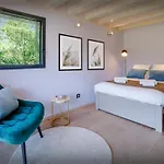 Lomatika - Ovo Network Villa