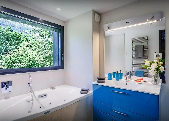 Lomatika - Ovo Network Villa